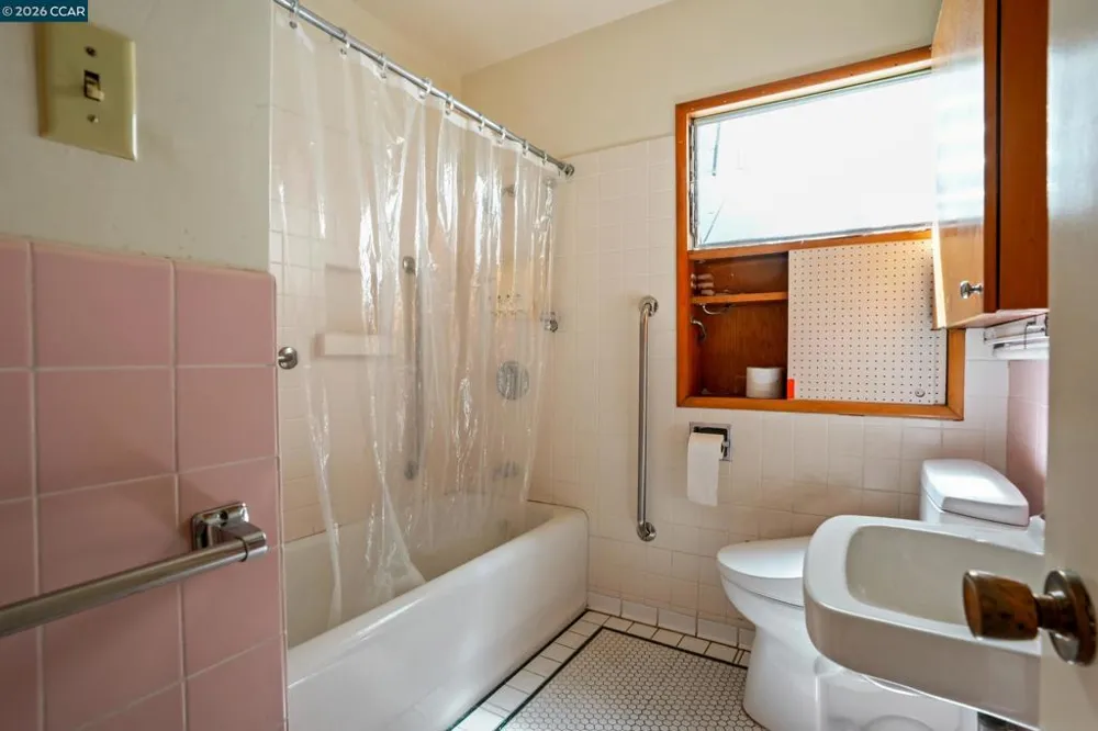 2500 Lowell Avenue Richmond, CA 94804