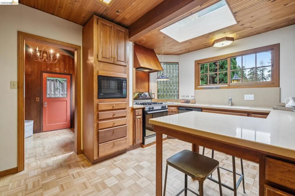 19 Sunset Dr Kensington, CA 94707