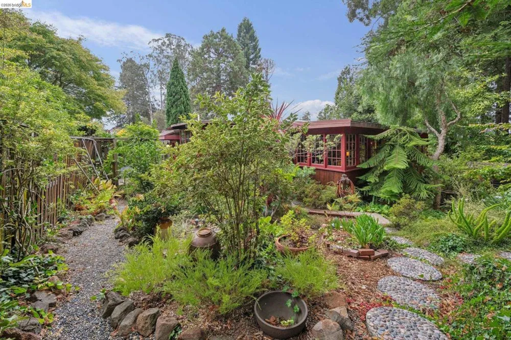 19 Sunset Dr Kensington, CA 94707