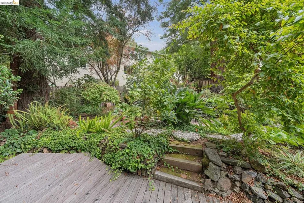 19 Sunset Dr Kensington, CA 94707