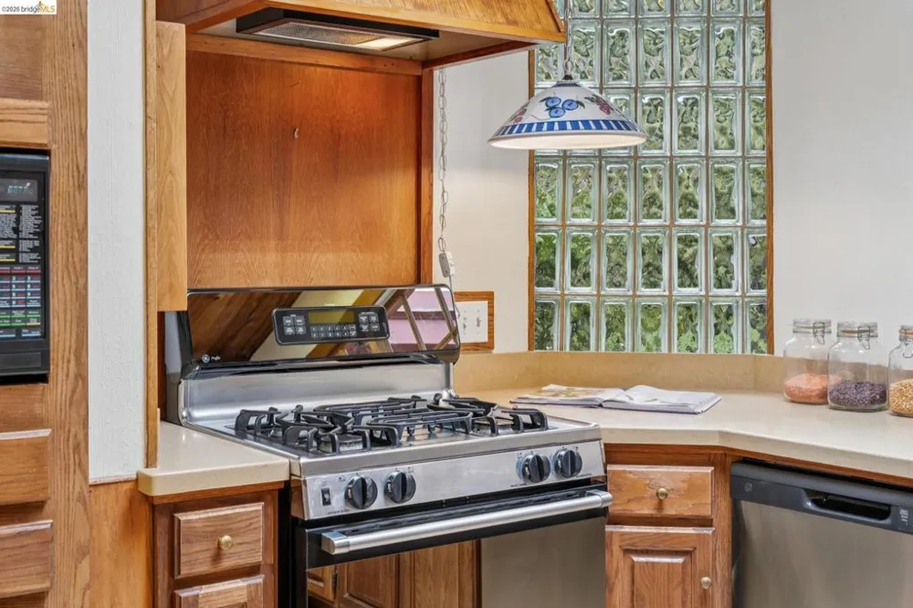 19 Sunset Dr Kensington, CA 94707
