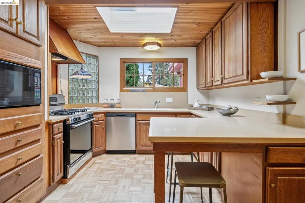 19 Sunset Dr Kensington, CA 94707