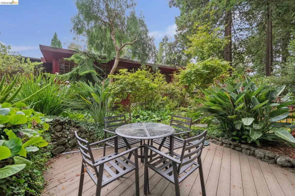 19 Sunset Dr Kensington, CA 94707