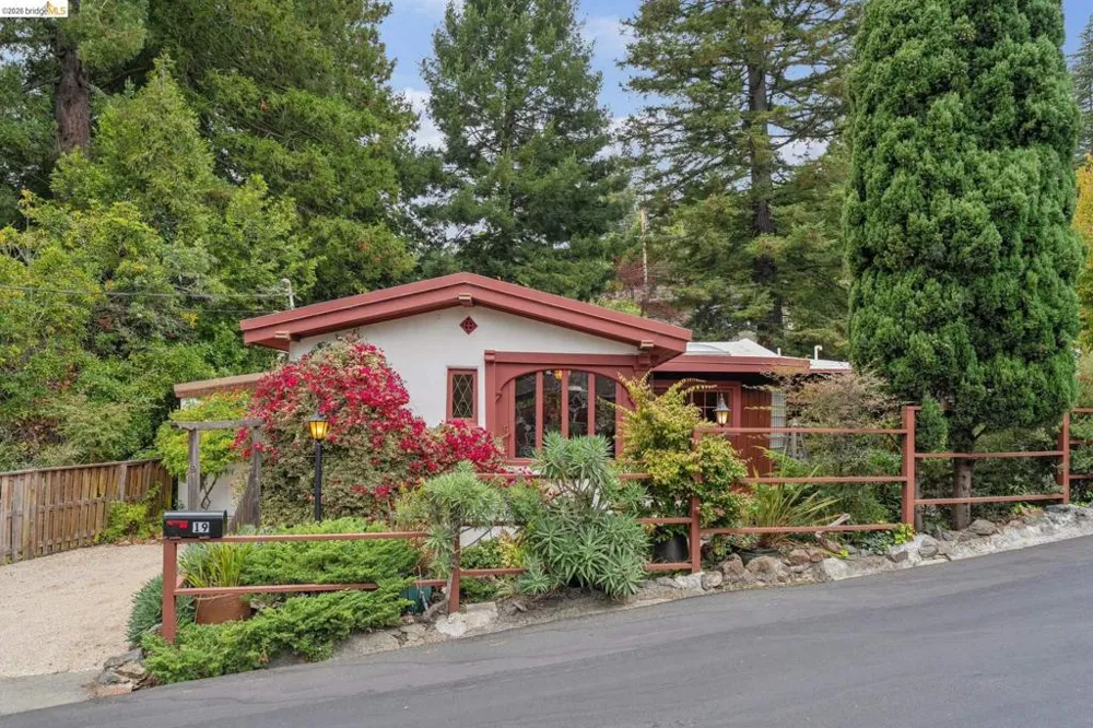 19 Sunset Dr Kensington, CA 94707