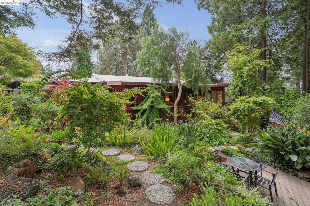 19 Sunset Dr Kensington, CA 94707