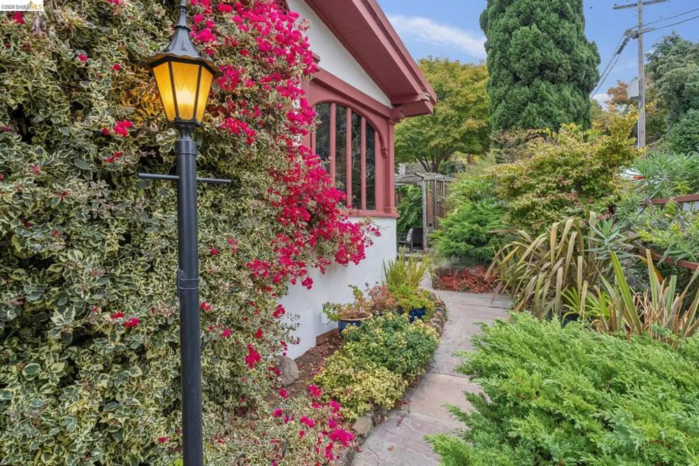 19 Sunset Dr Kensington, CA 94707