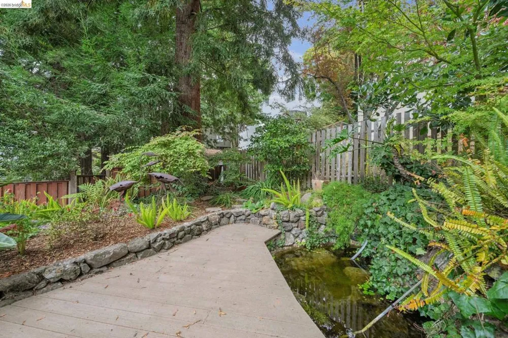 19 Sunset Dr Kensington, CA 94707