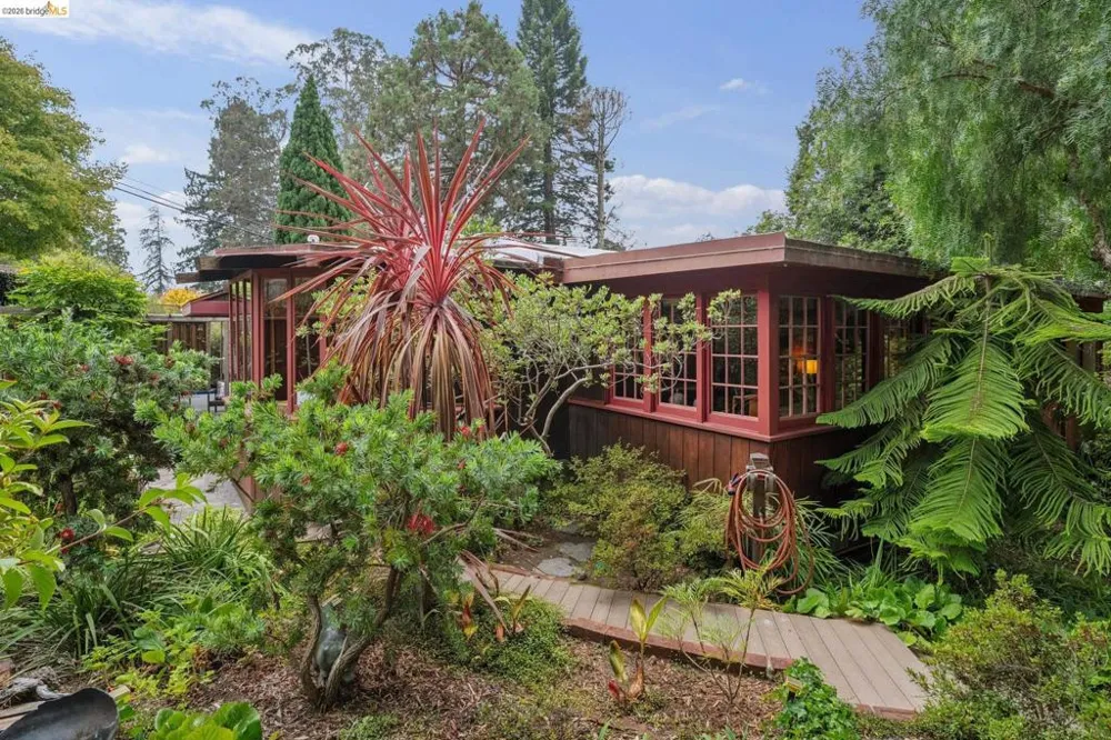 19 Sunset Dr Kensington, CA 94707