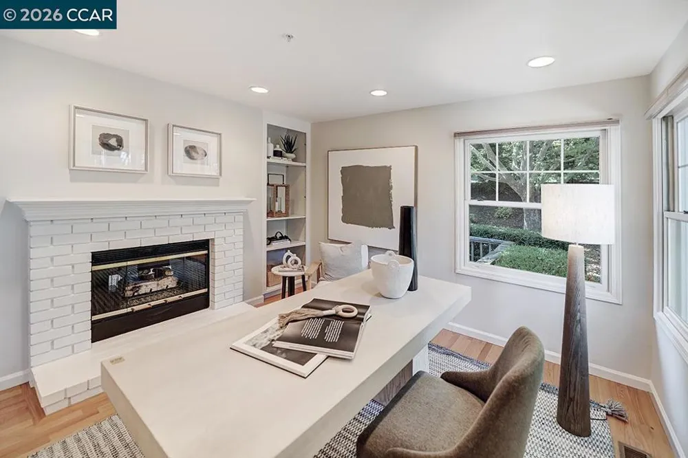 1923 Lakeshire Dr Walnut Creek, CA 94595