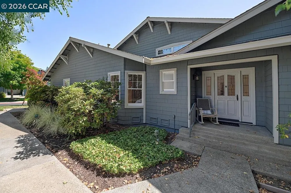 1923 Lakeshire Dr Walnut Creek, CA 94595