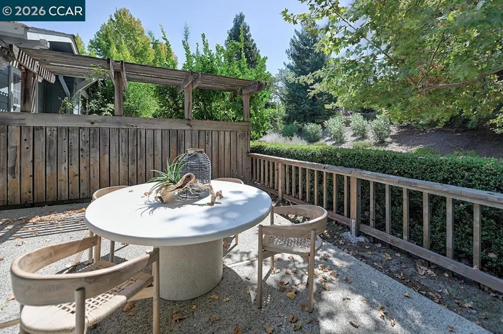 1923 Lakeshire Dr Walnut Creek, CA 94595