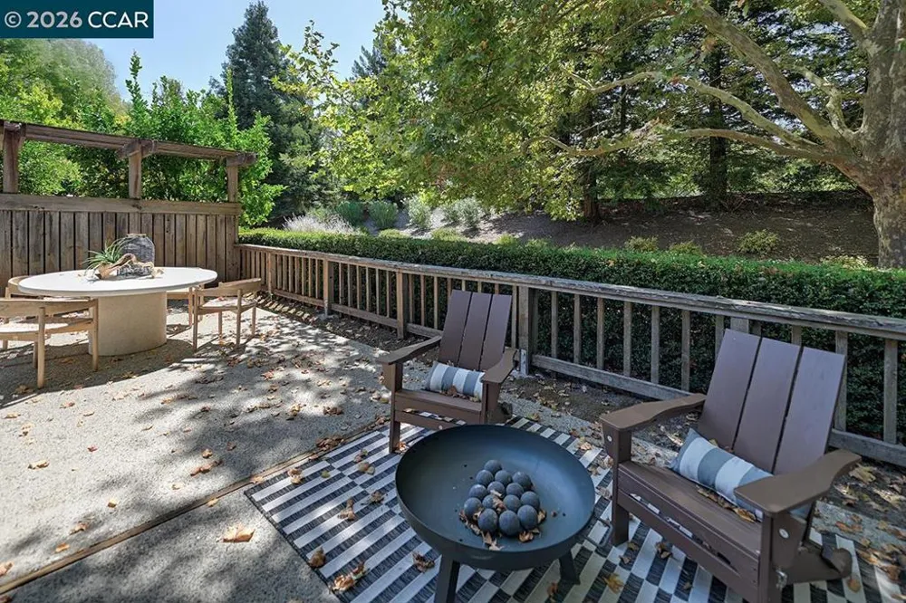 1923 Lakeshire Dr Walnut Creek, CA 94595
