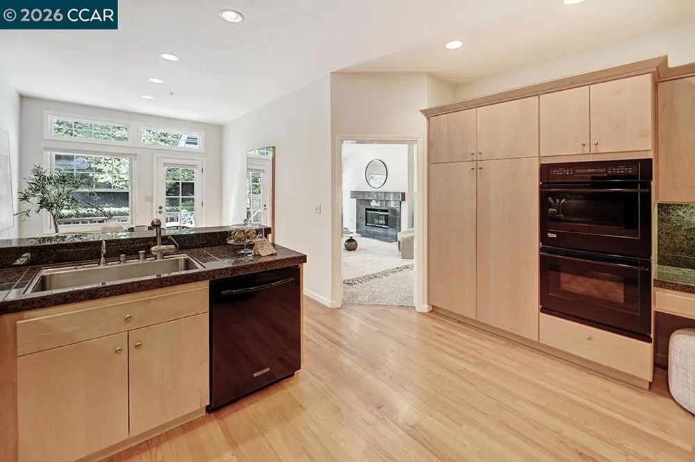1923 Lakeshire Dr Walnut Creek, CA 94595