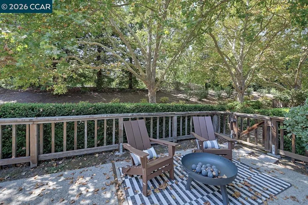1923 Lakeshire Dr Walnut Creek, CA 94595