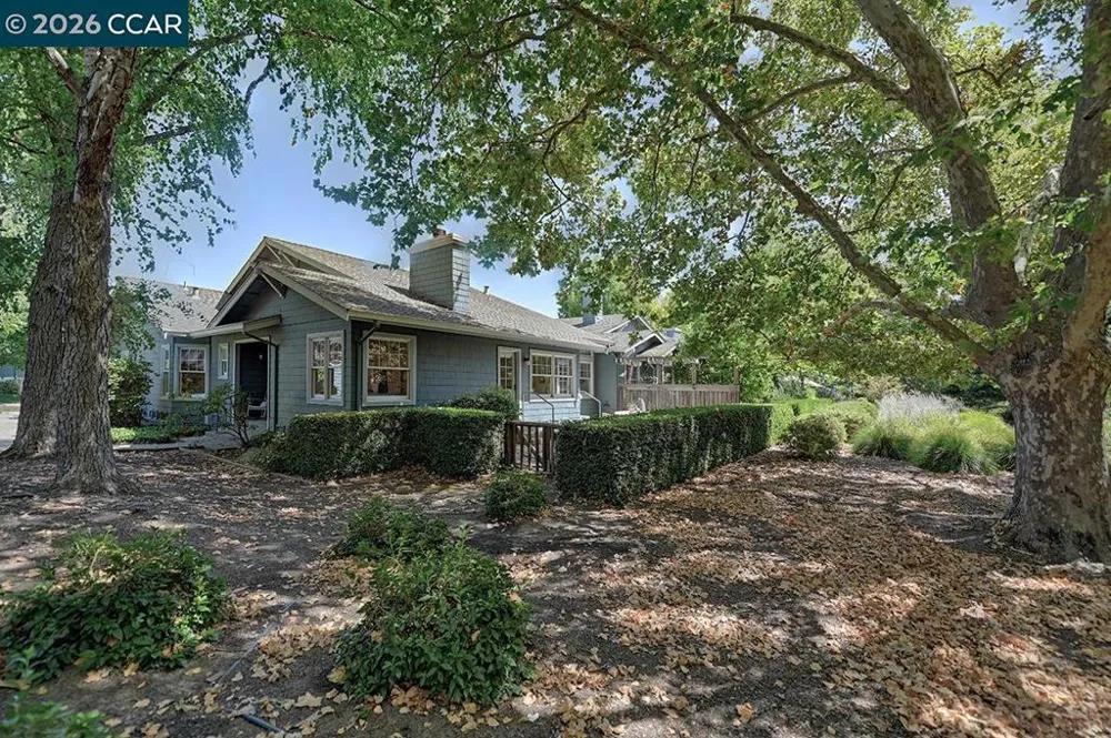 1923 Lakeshire Dr Walnut Creek, CA 94595