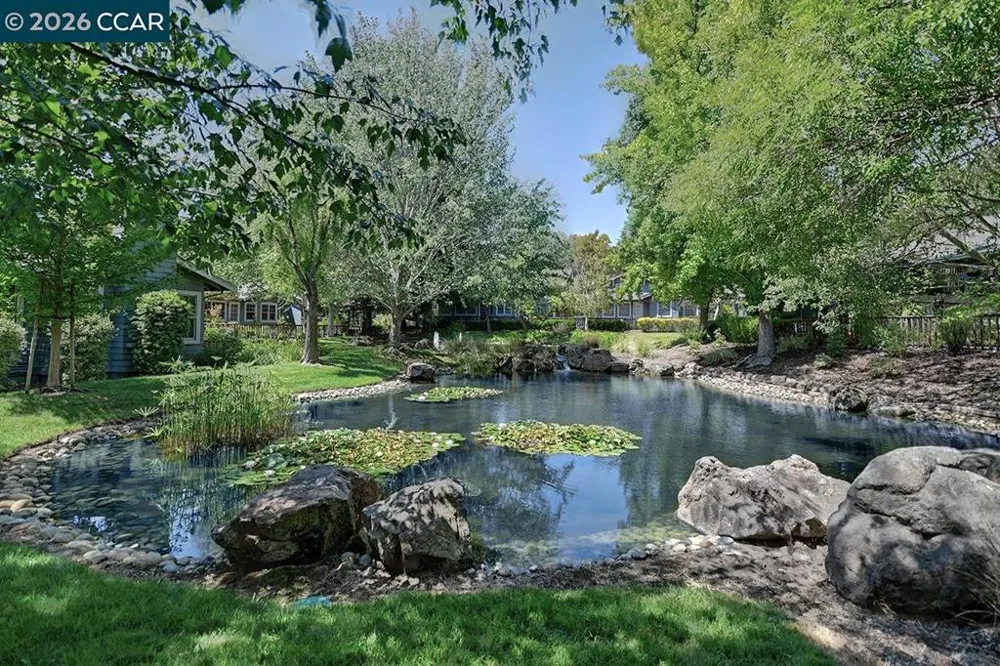 1923 Lakeshire Dr Walnut Creek, CA 94595