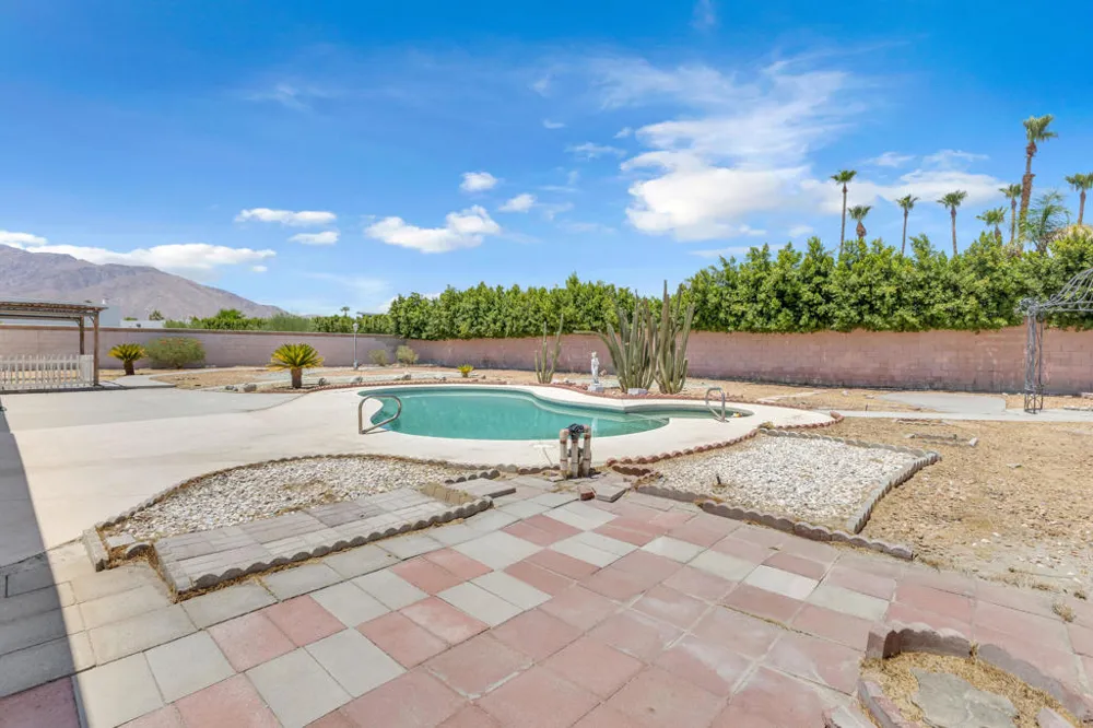 1880 Sharon Road Palm Springs, CA 92262