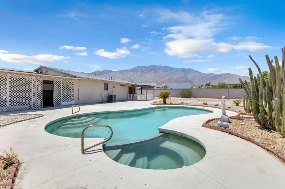 1880 Sharon Road Palm Springs, CA 92262
