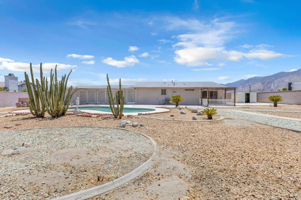 1880 Sharon Road Palm Springs, CA 92262