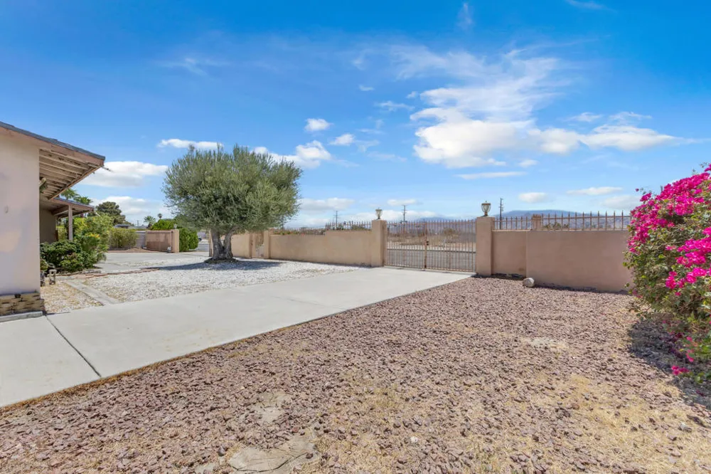 1880 Sharon Road Palm Springs, CA 92262