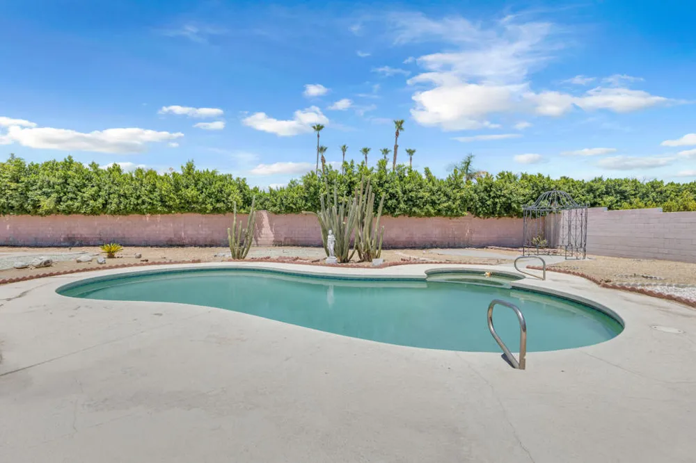 1880 Sharon Road Palm Springs, CA 92262