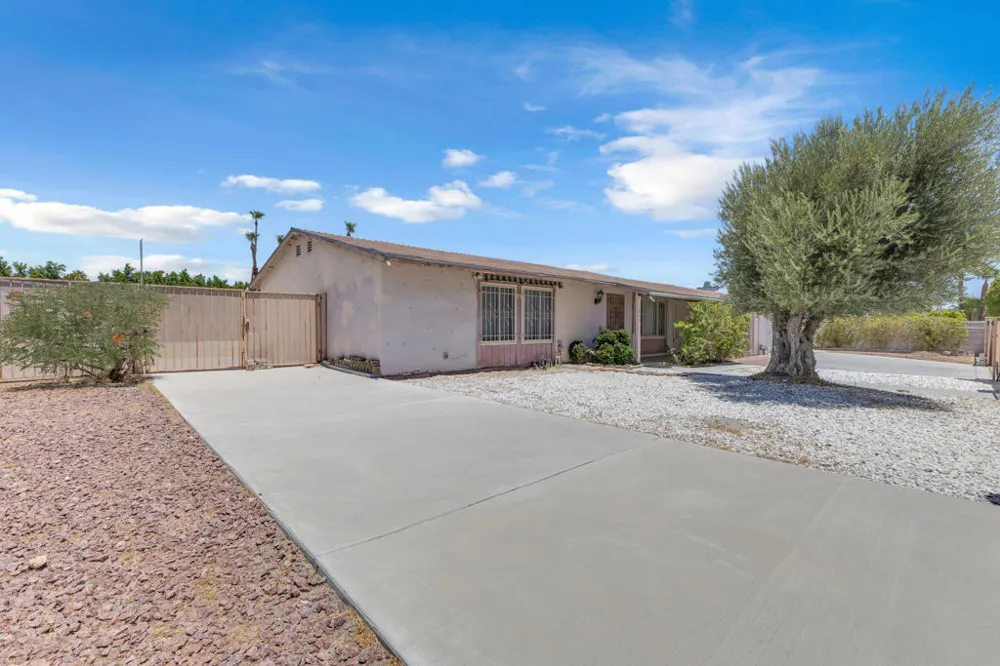 1880 Sharon Road Palm Springs, CA 92262