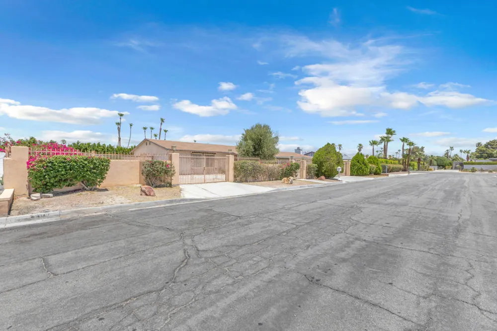 1880 Sharon Road Palm Springs, CA 92262