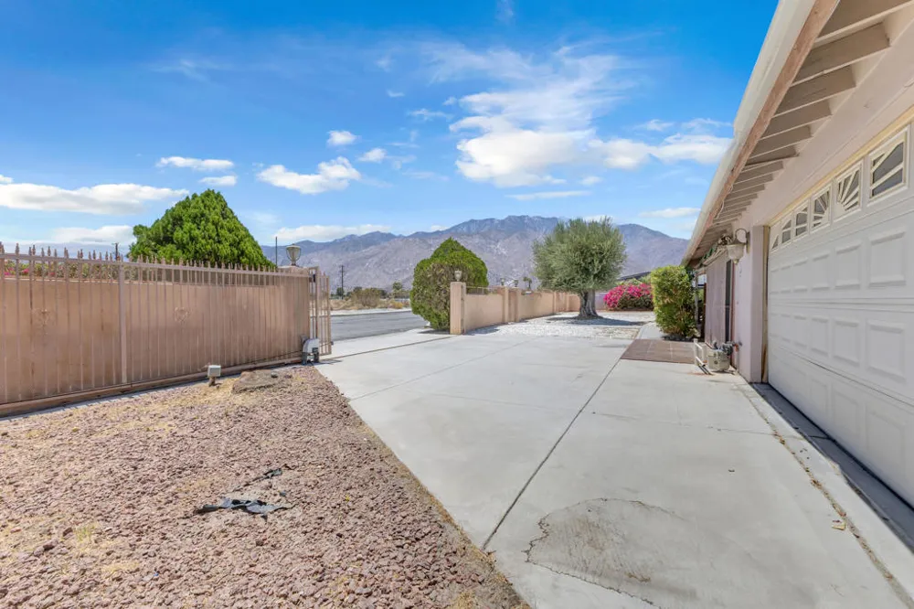 1880 Sharon Road Palm Springs, CA 92262