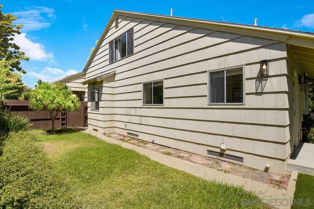 4721 Edgeware Rd. San Diego, CA 92116