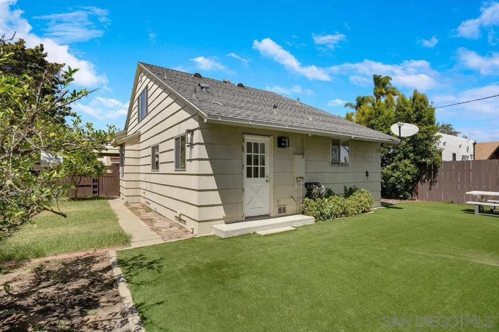 4721 Edgeware Rd. San Diego, CA 92116
