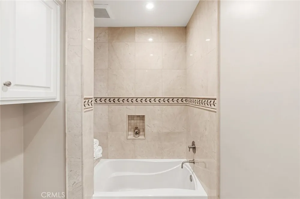 3 Barrenger Court Newport Beach, CA 92660