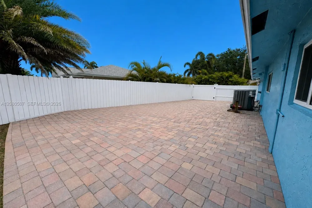 2811 SW 82nd Way Davie, FL 33328