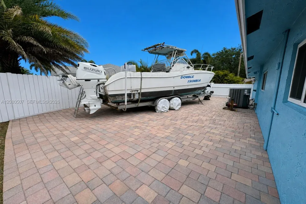 2811 SW 82nd Way Davie, FL 33328