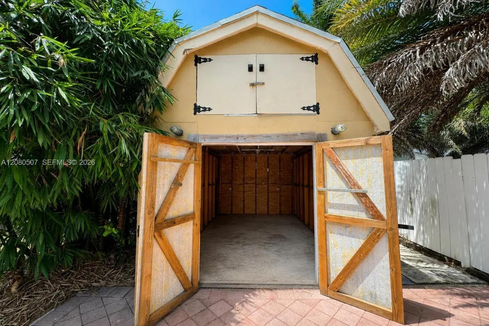 2811 SW 82nd Way Davie, FL 33328