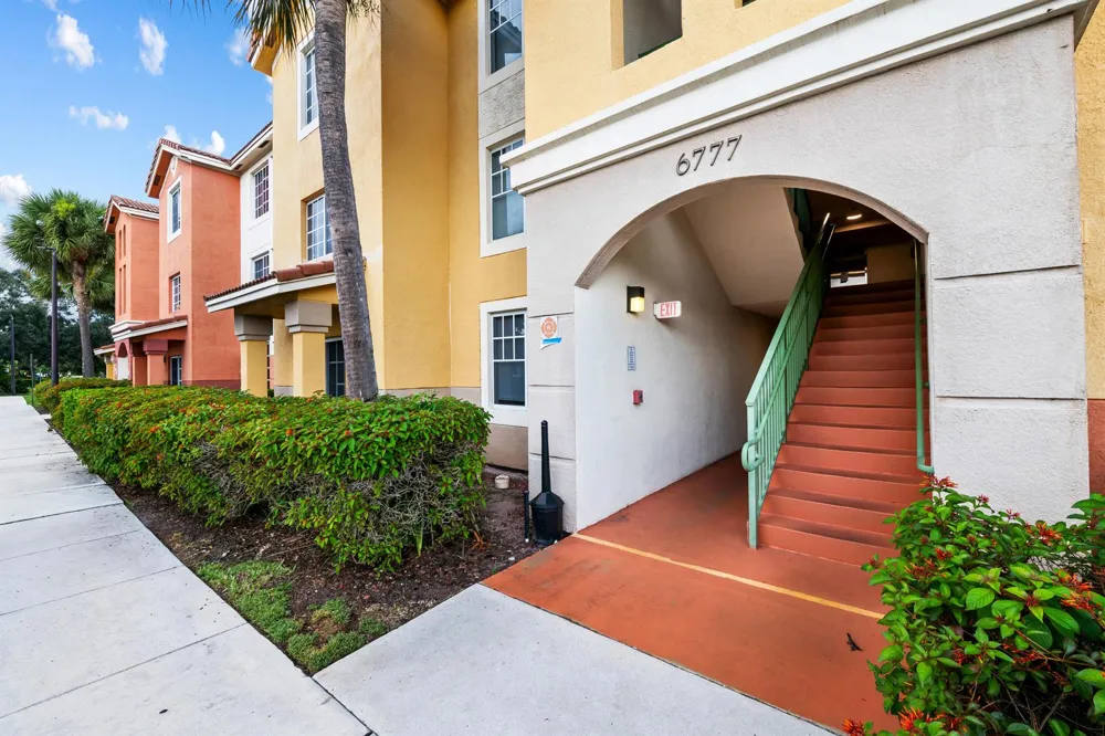 6777 HERITAGE GRANDE #1105 Boynton Beach, FL 33437