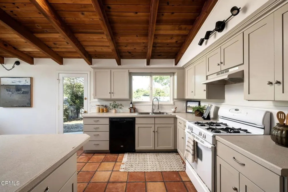 700 Concha Loma Drive Carpinteria, CA 93013