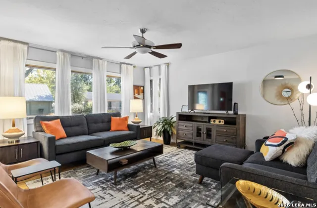 904 ORANGE ST Fredericksburg, TX 78624