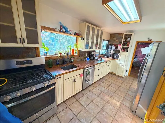 25 Pine Road Golden, CO 80401