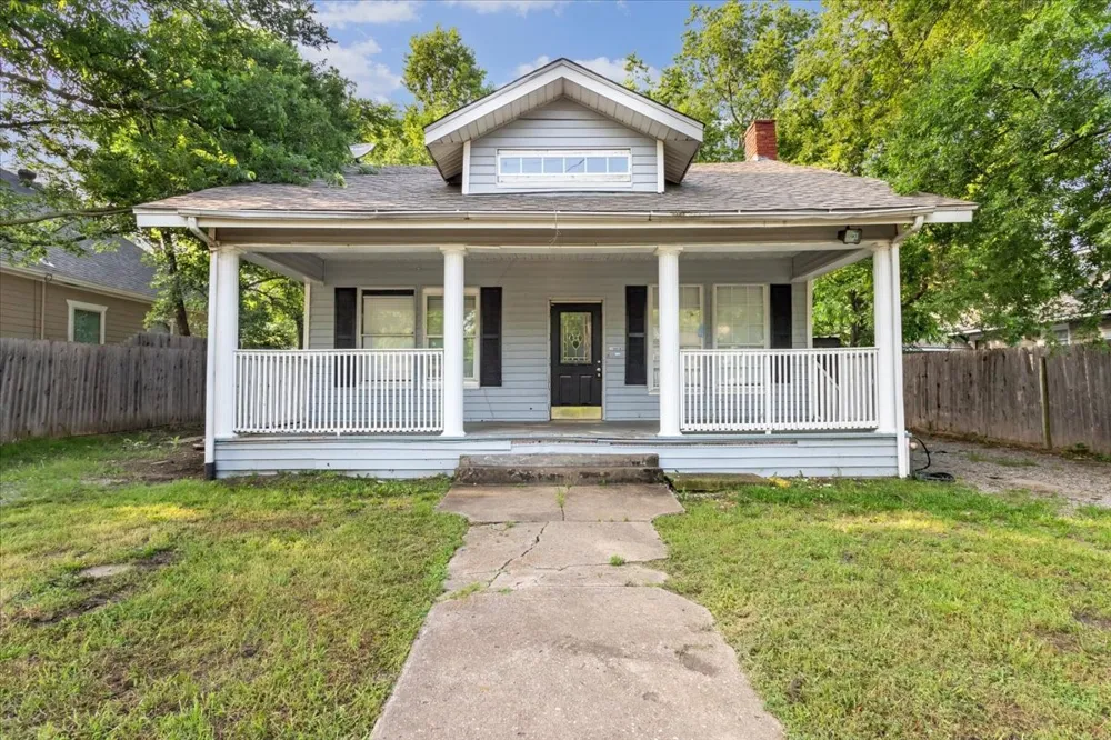 1010 E Cherry Street Sherman, TX 75090