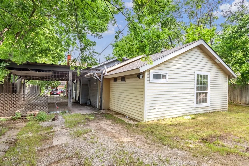1010 E Cherry Street Sherman, TX 75090