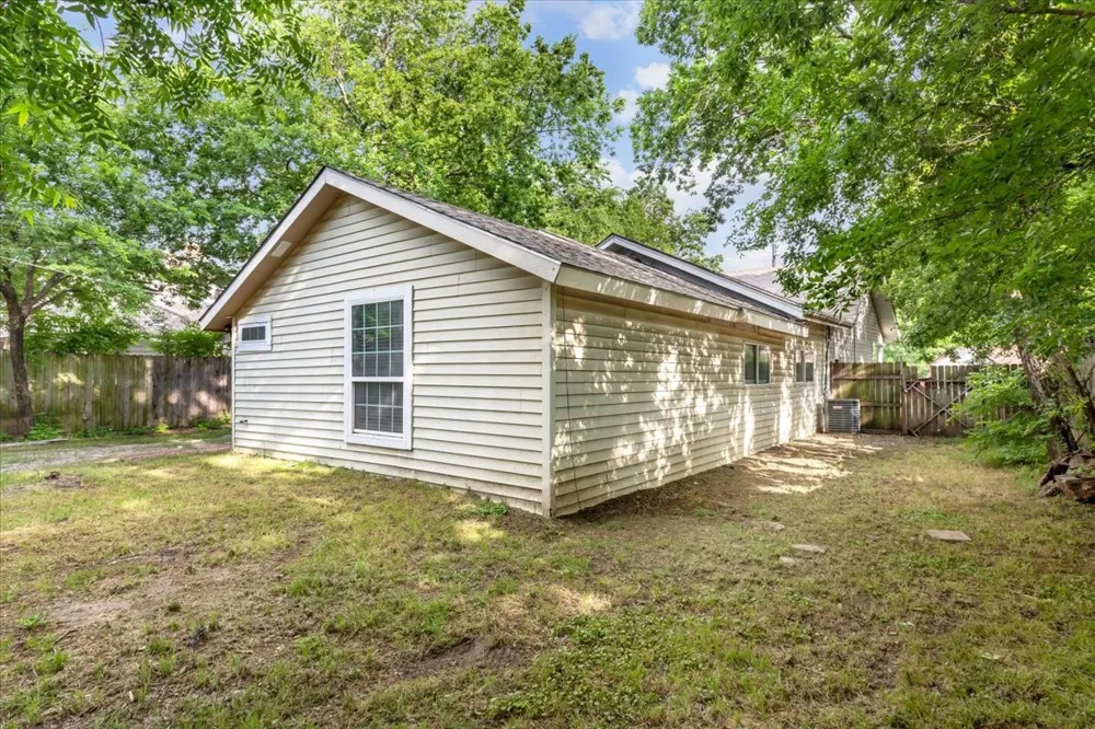1010 E Cherry Street Sherman, TX 75090