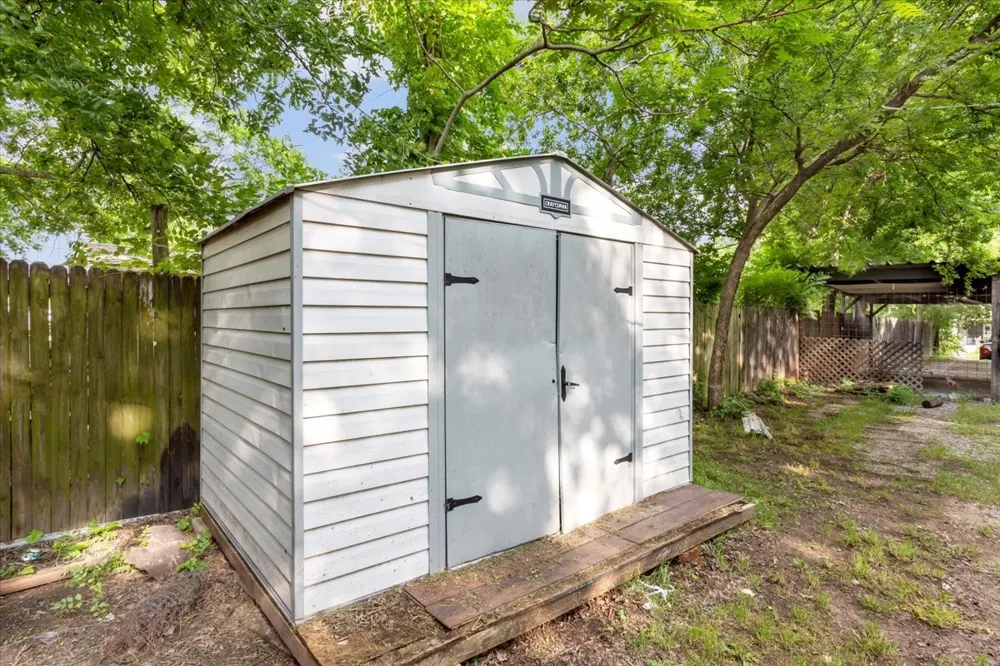 1010 E Cherry Street Sherman, TX 75090