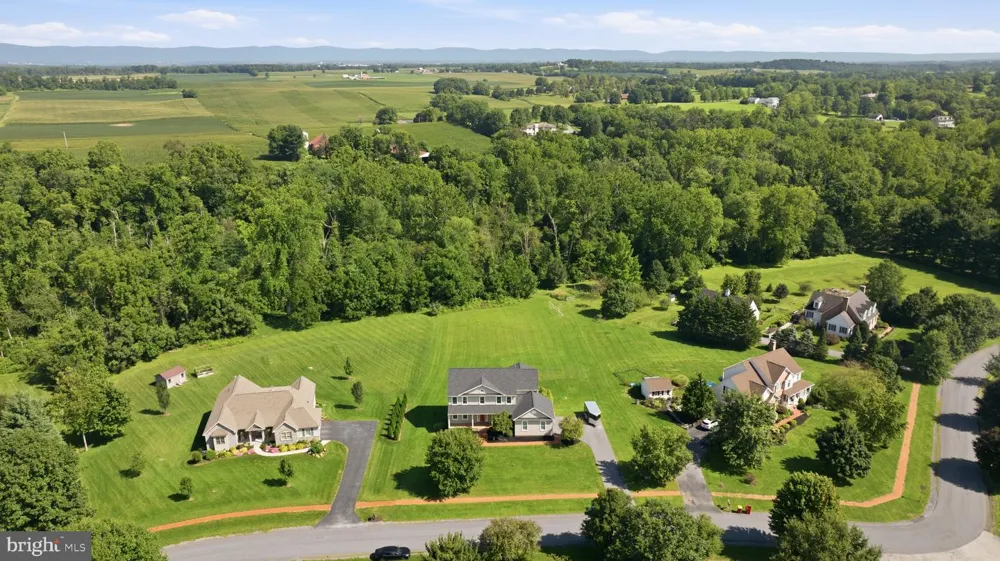 27 MCCOY LANE Carlisle, PA 17015