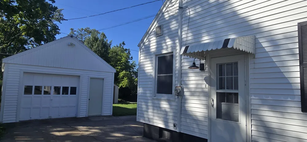 1349 W Summit Avenue Muskegon, MI 49441