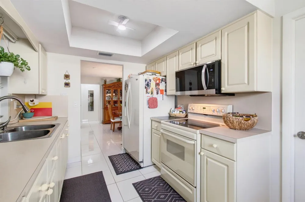 2377 SW 8TH AVENUE Boynton Beach, FL 33426