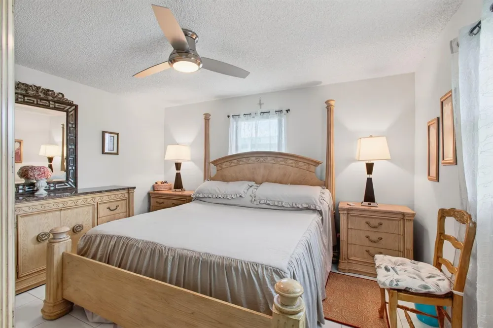2377 SW 8TH AVENUE Boynton Beach, FL 33426