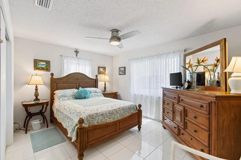2377 SW 8TH AVENUE Boynton Beach, FL 33426