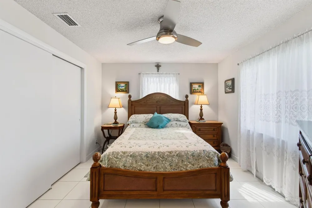 2377 SW 8TH AVENUE Boynton Beach, FL 33426