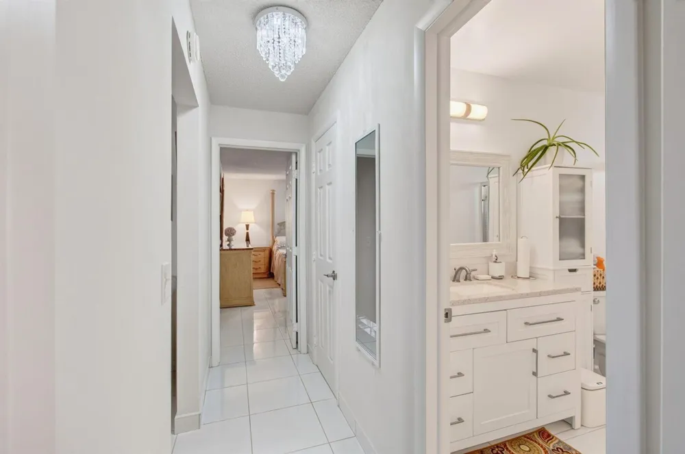 2377 SW 8TH AVENUE Boynton Beach, FL 33426