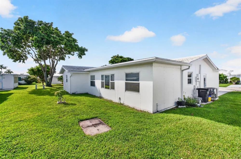 2377 SW 8TH AVENUE Boynton Beach, FL 33426